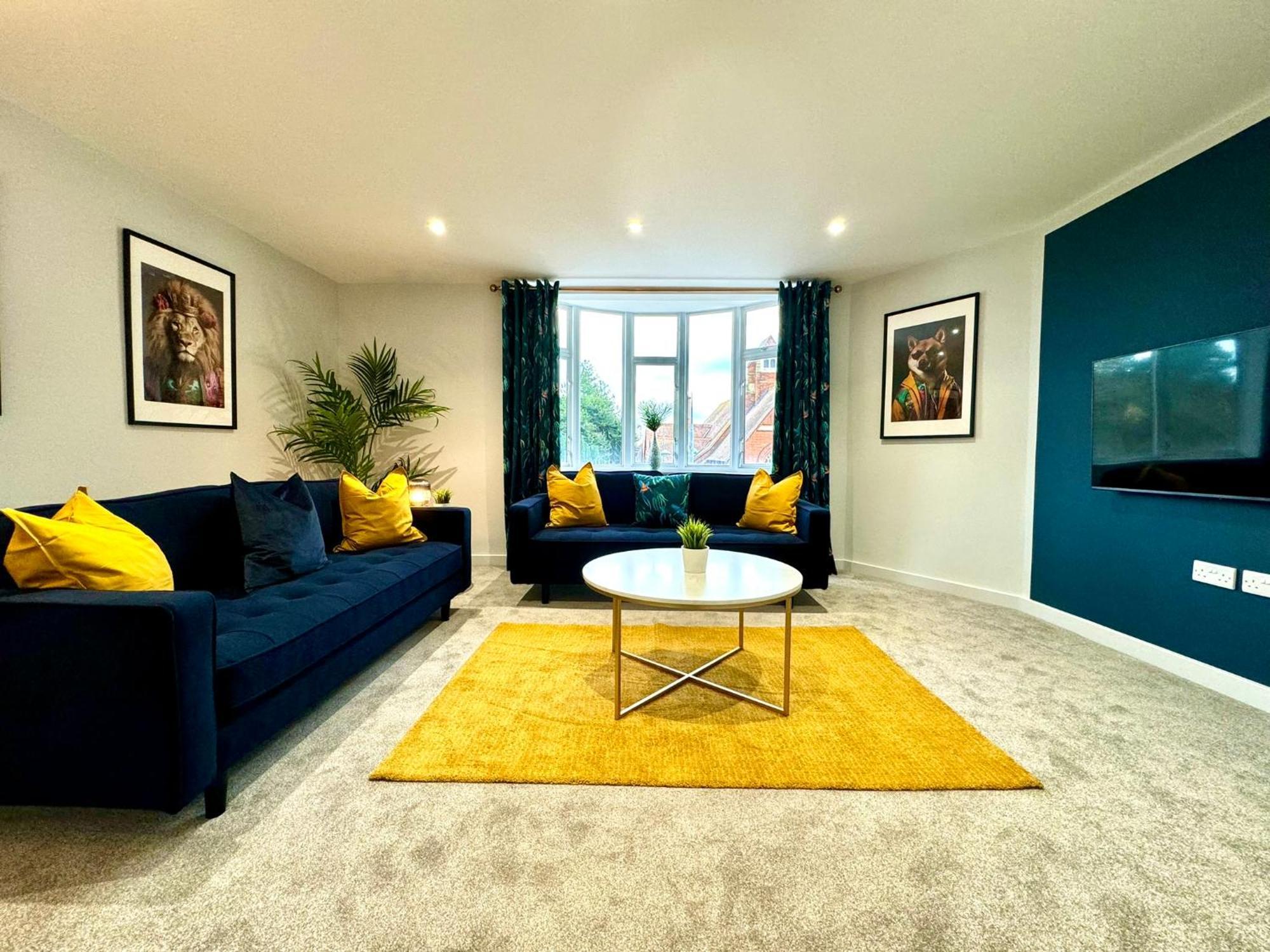 Amazing Large 3 Bedroom Apartment - Sleeps 8! 伯恩茅斯 外观 照片