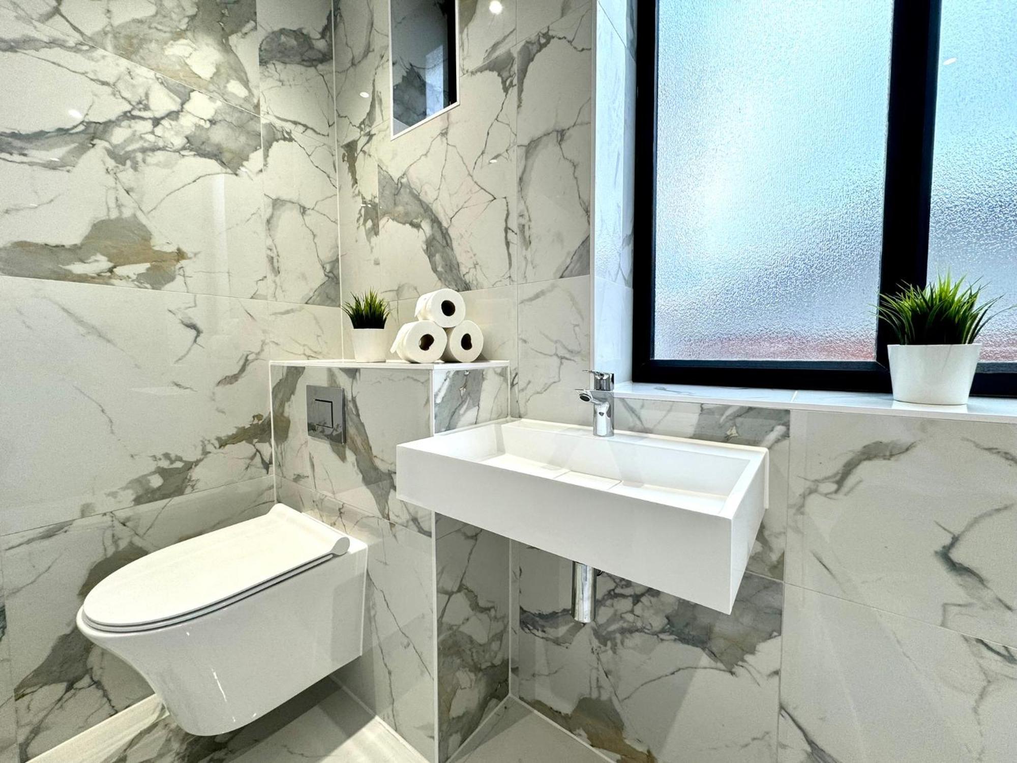 Amazing Large 3 Bedroom Apartment - Sleeps 8! 伯恩茅斯 外观 照片