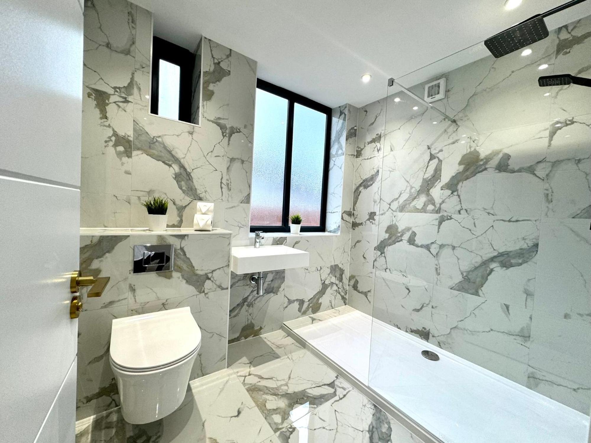 Amazing Large 3 Bedroom Apartment - Sleeps 8! 伯恩茅斯 外观 照片